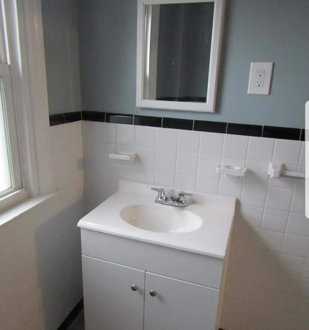 942 Pratt St — Photo 2