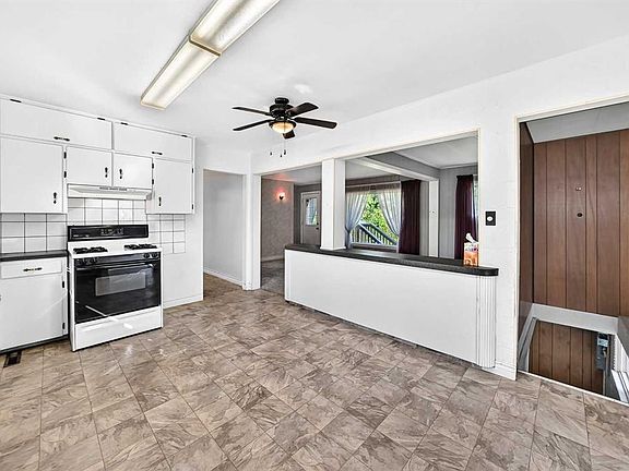 5th image of 7219 N Bow Cres NW