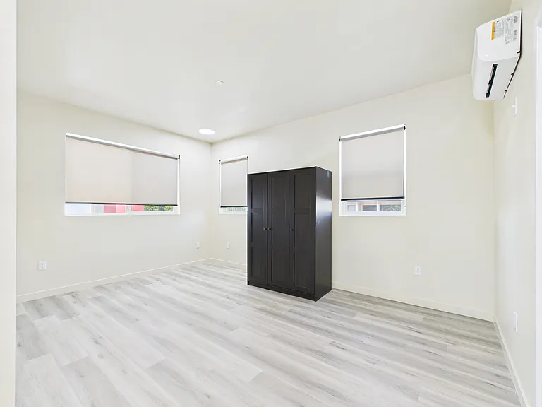 8457 N Langdon Ave — Photo 6