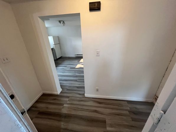 2 bedroom rental in Surrey — photo 11