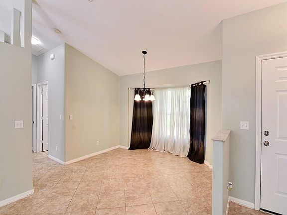 3rd image of 682 Lawson St