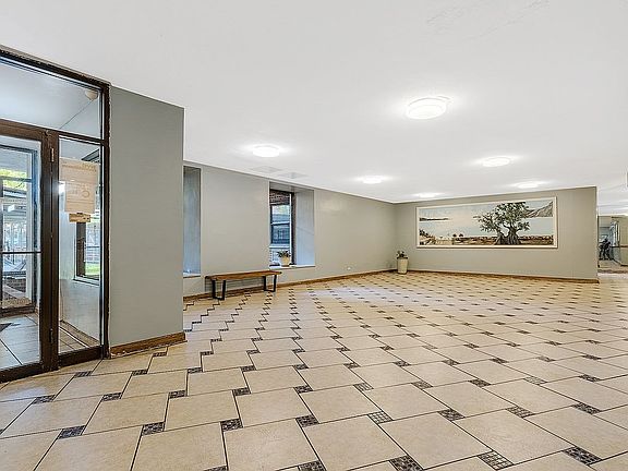 3rd image of 1275 E 51st St APT 4L