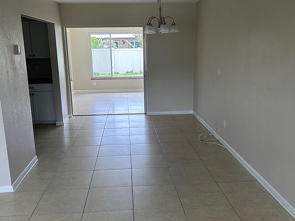 5th image of 1560 San Helen Dr