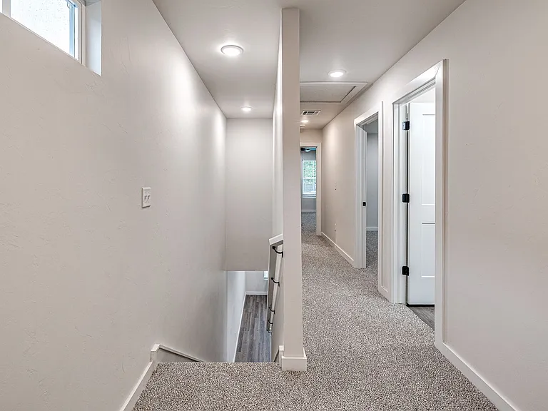 616 W 2nd St #100 — Photo 27