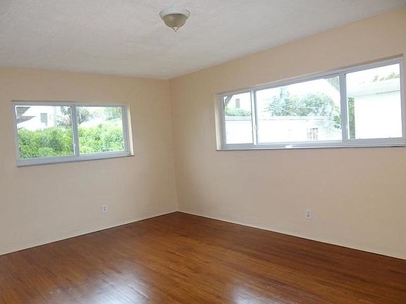 5th image of 8125 Hawthorne Ave APT 4