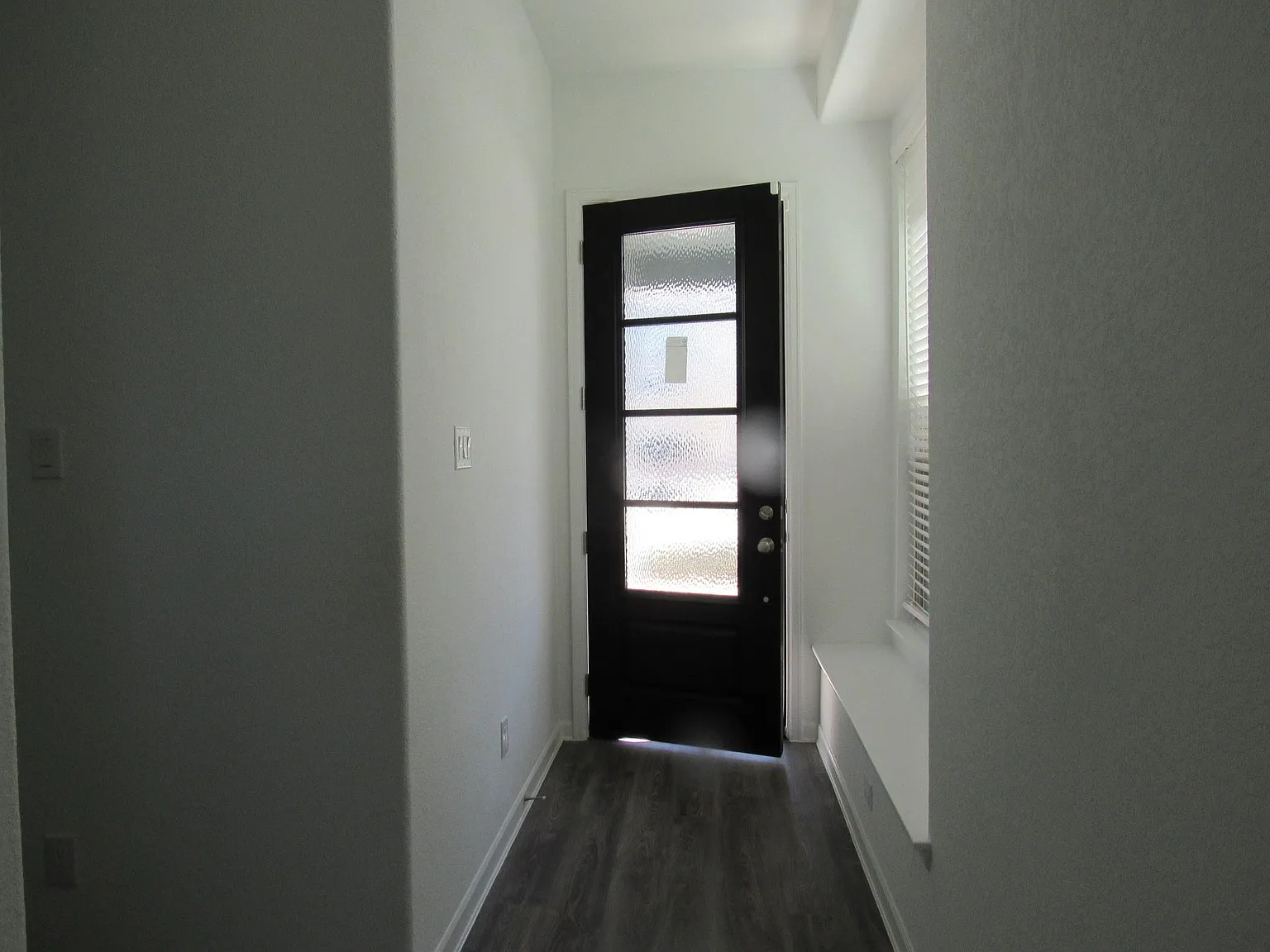 3 bed, 2.5 bath, 1826 sqft, $2,300 — Photo 2