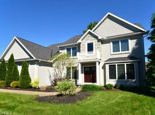 4289 N Fall Lake Dr, Avon, OH 44011