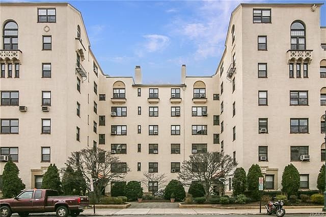 Welcome to Larchmont Hills, a fiscally sound luxury cooperative in the Village of Larchmont, located just steps away from the Me