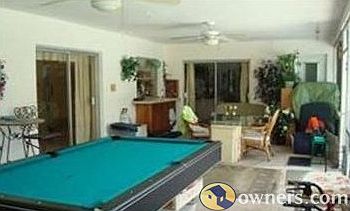 Screened-In Patio w/ Built in Wet Bar