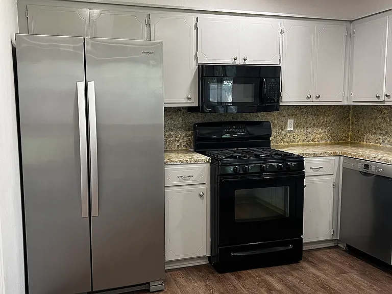 108 W Waco Pl — Photo 3