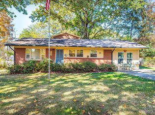1483 17th Street Dr NE, Hickory, NC 28601