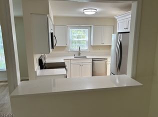 87 Junco Ct, Three Bridges, NJ 08887