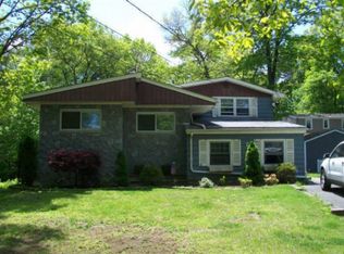 2 Peach Rd, Lake Hopatcong, NJ 07849