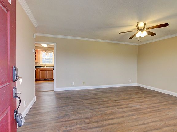 4th image of 3410 Albert Dr
