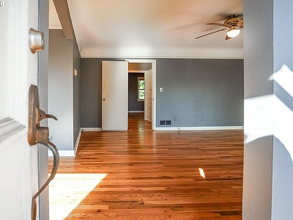 5th image of 2110 Laurel Pl