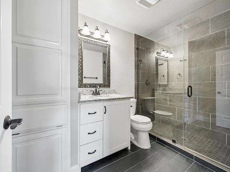 2500 Steck Ave #18 — Photo 22