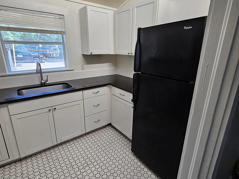 220 N Beaumont Ave #1 — Photo 5