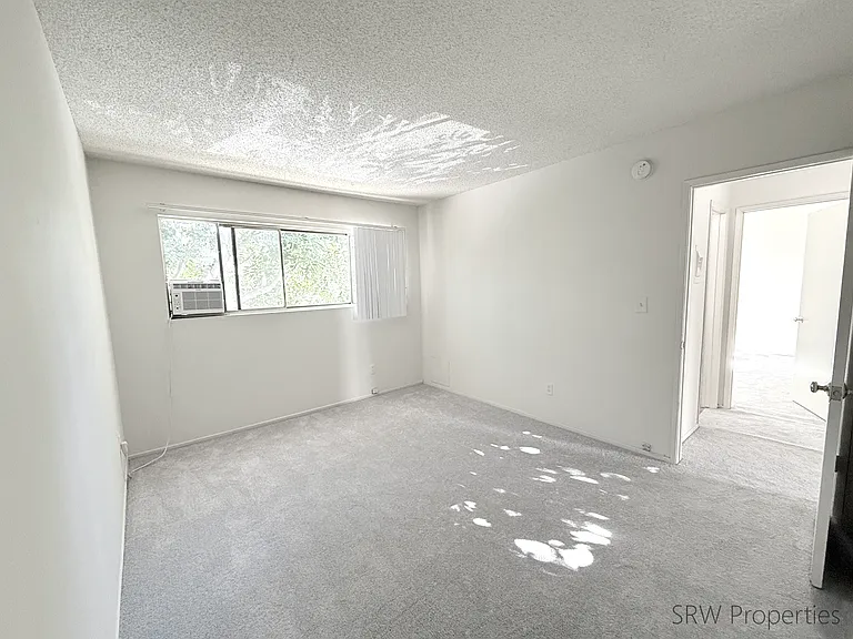 5000 Woodman Ave #14 — Photo 16