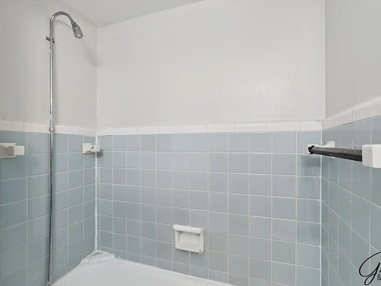4082 Hereford St — Photo 11