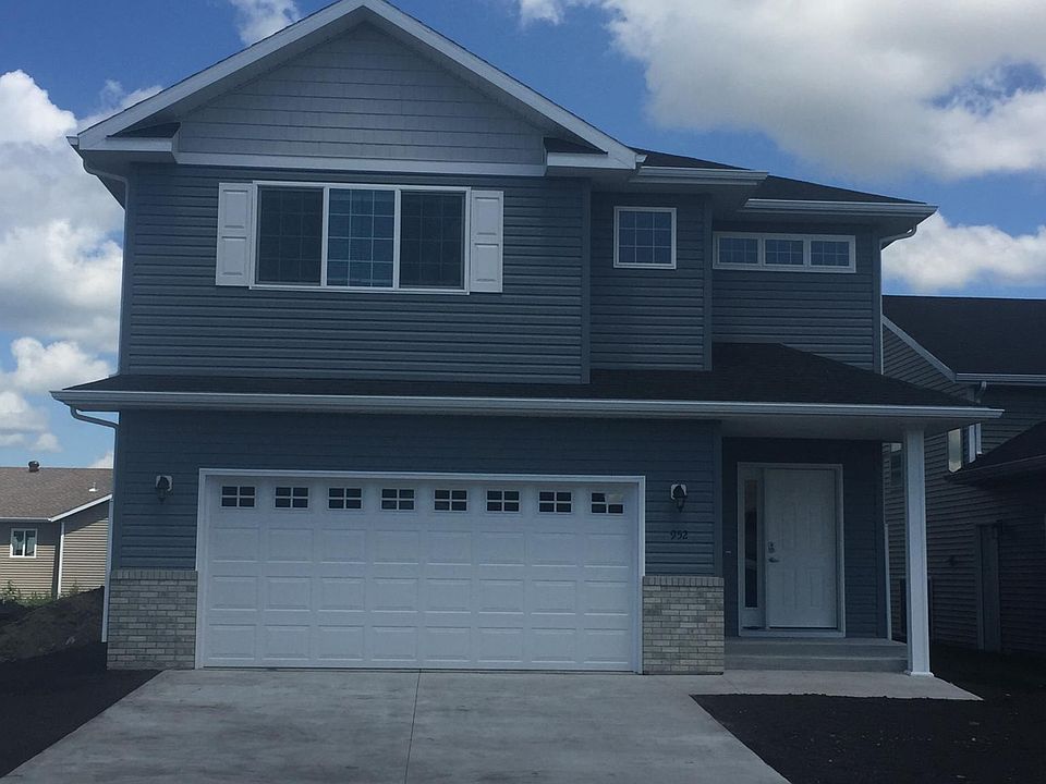 1st image of 952 Eaglewood Ave W