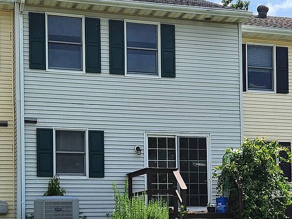 2nd image of 906 Tamarac Dr