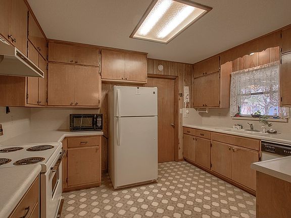 4th image of 214 W Driftwood Dr