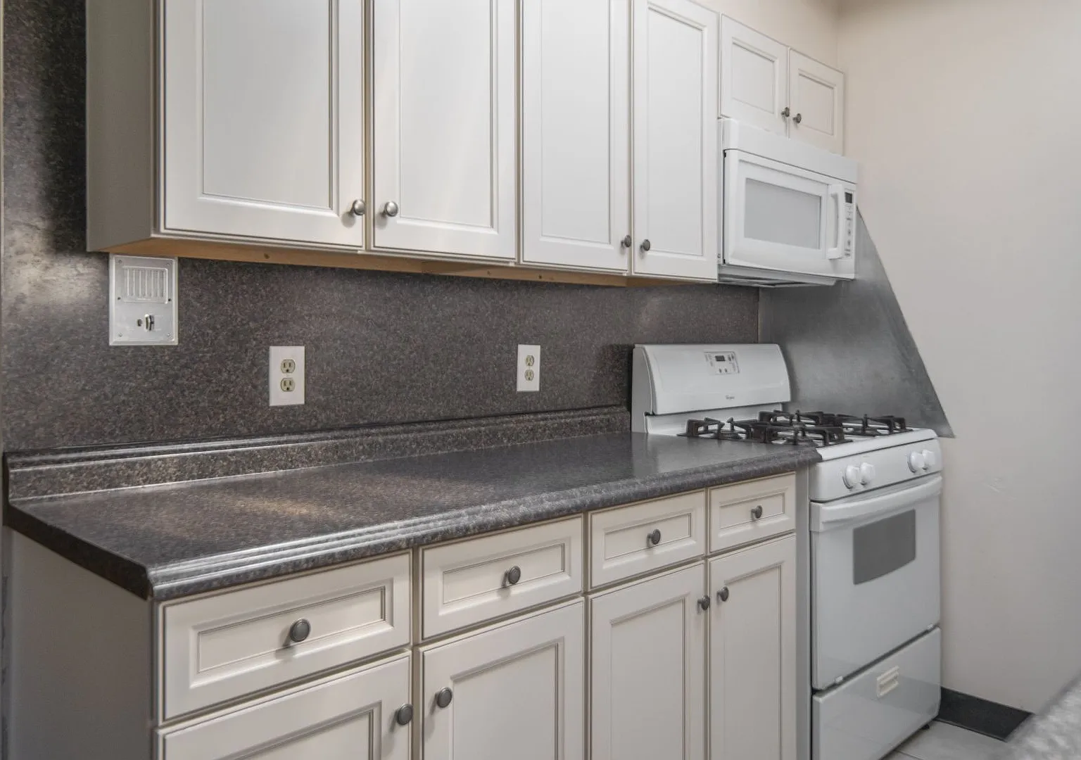 211 Linden Ave — Photo 4
