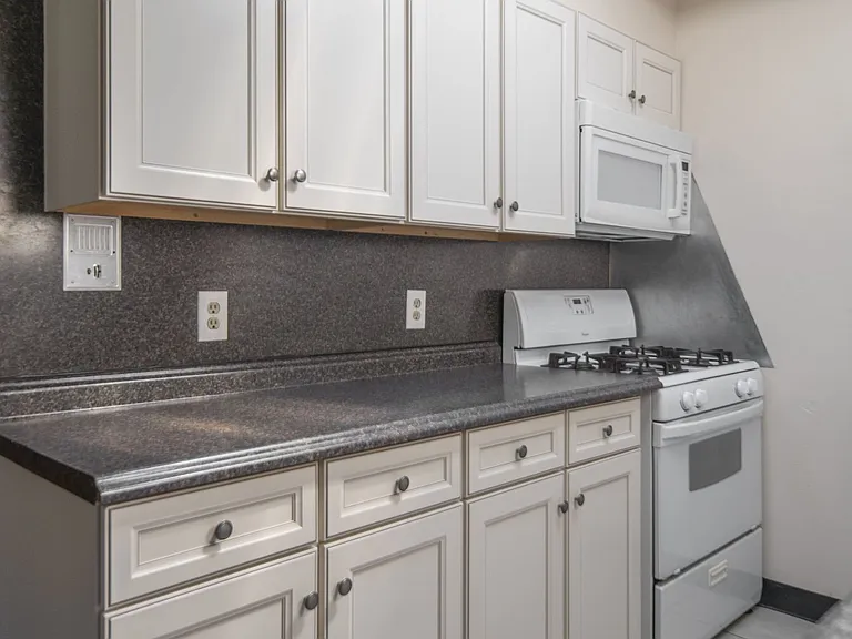 211 Linden Avenue — Photo 18