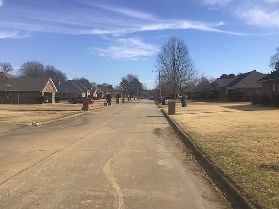 4th image of 2612 Woodland Oaks Dr
