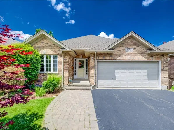 670 Salzburg Dr, Waterloo, ON N2V 2N8