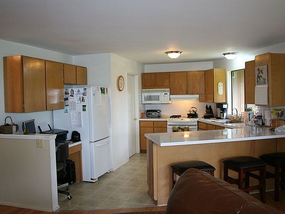 4th image of 771 Pioneer Dr