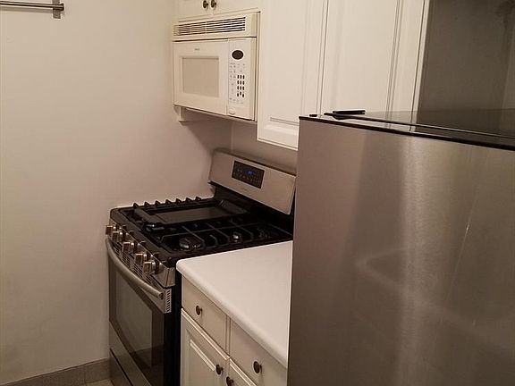 4th image of 310 E 46th St APT 17L