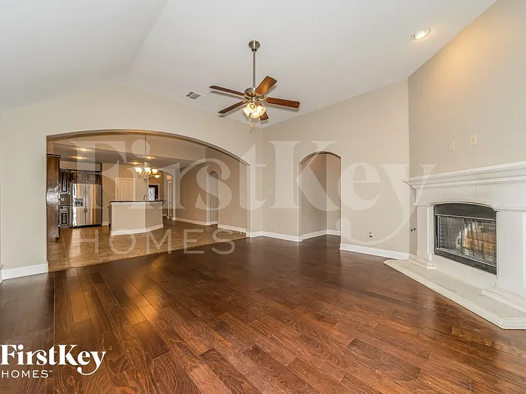 151 Charleston Ln — Photo 3