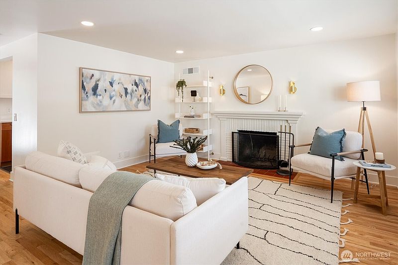 5th image of 15522 1st Avenue NW