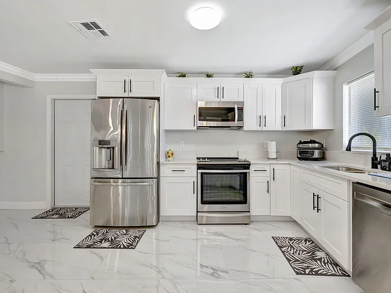 1911 Cypress Ave — Photo 14