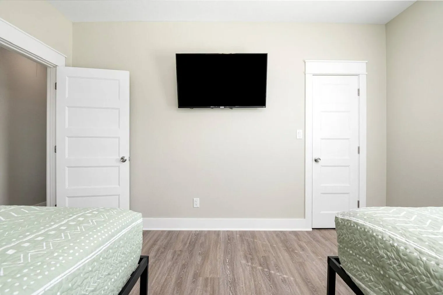 3 bed, 3.0 bath, 1517 sqft, $2,722 — Photo 3