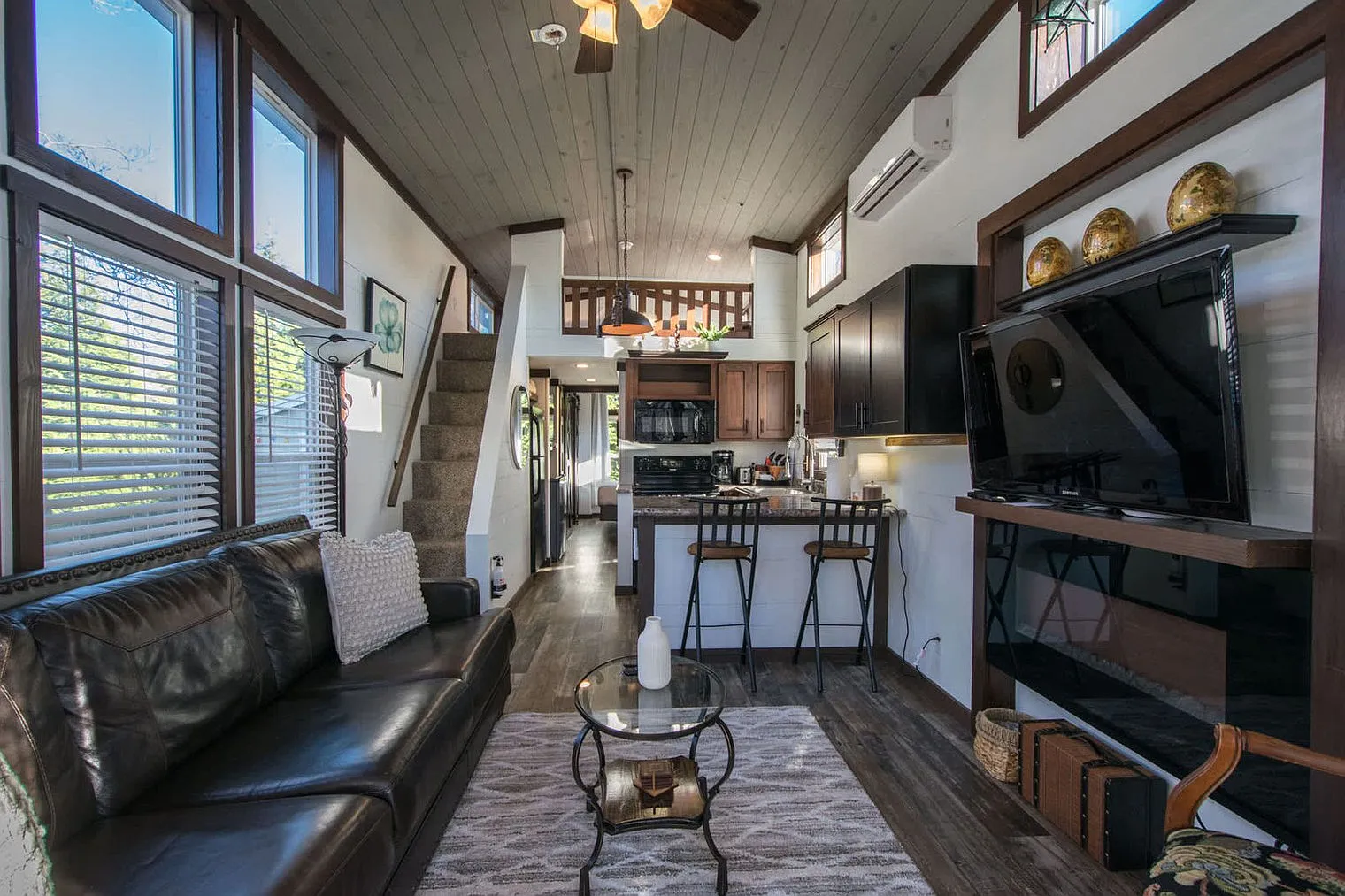 1 bed, 1.0 bath, 398 sqft, $2,205 — Photo 1