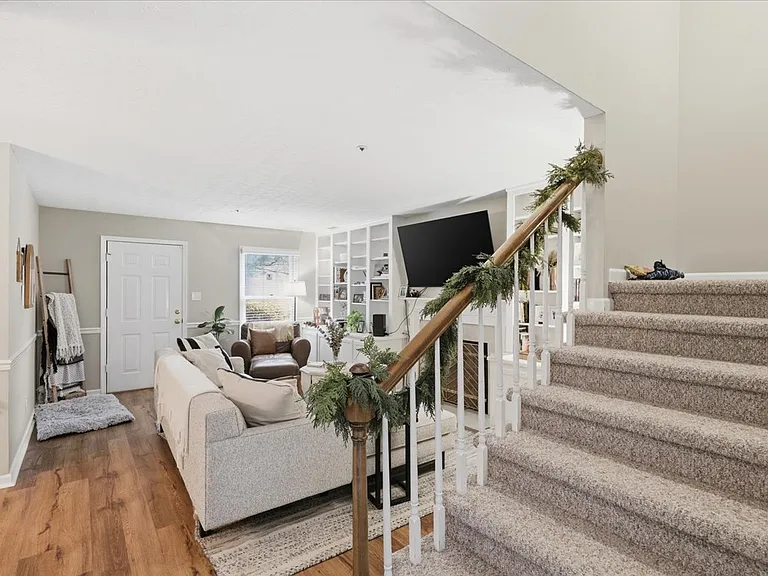 8611 Old Carriage Ct — Photo 26