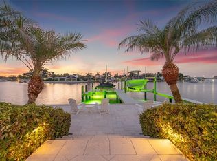 935 Eden Isle Dr NE, Saint Petersburg, FL 33704