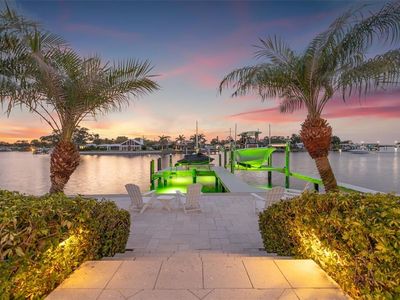 935 Eden Isle Dr NE, Saint Petersburg, FL, 33704