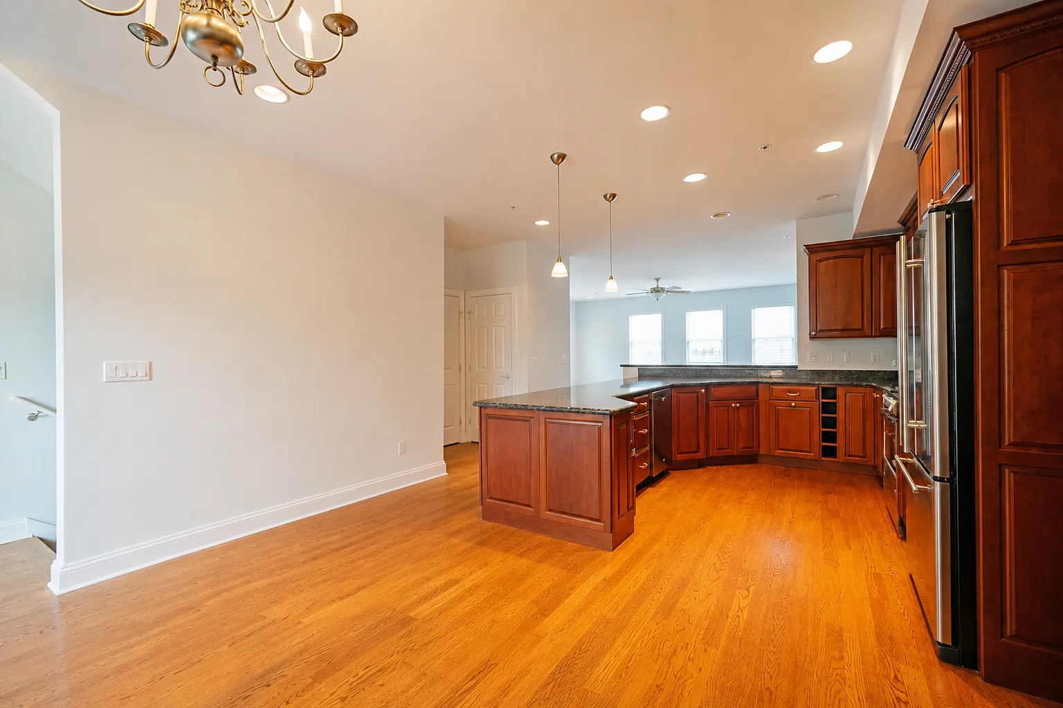 2 bed, 2.5 bath, 2000 sqft, $3,255 — Photo 3