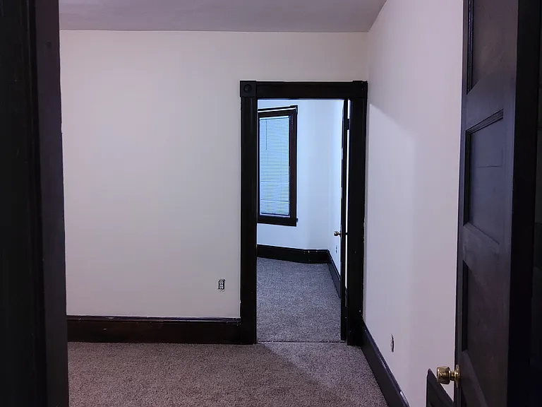 31 Park Ave — Photo 17