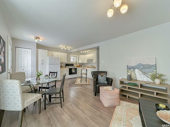 4th image of 568 Athabasca St E