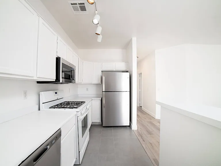 5112 Jordan Frey St #203 — Photo 8