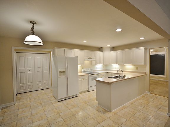 2nd image of 36 Valley Brook Dr