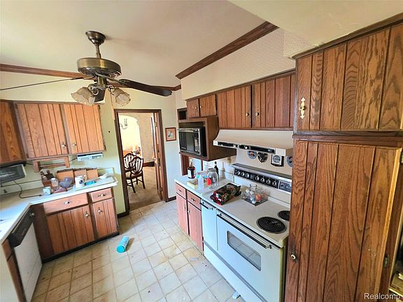 5th image of 7836 Theisen St