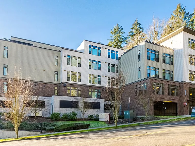 Emerald Crest Apartments — Photo 18
