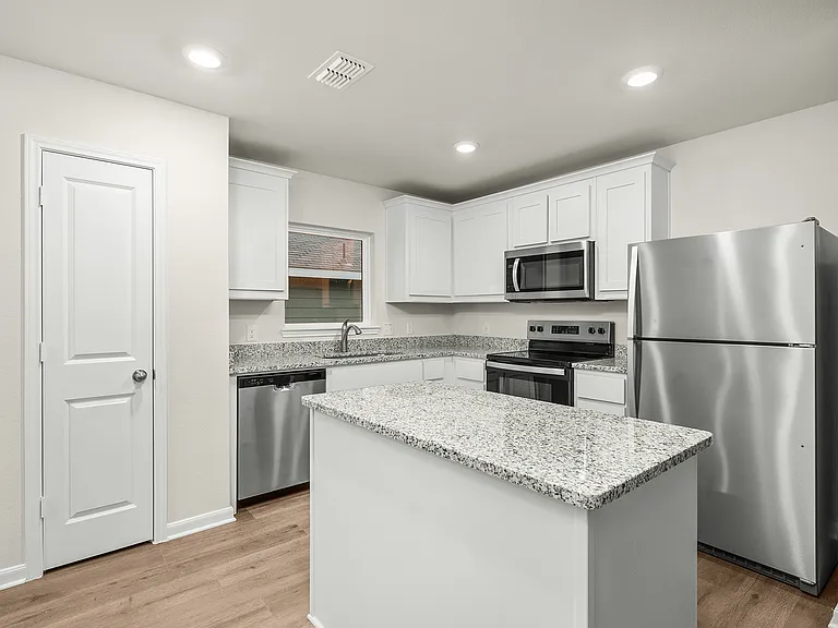 Delano Estates — Photo 9