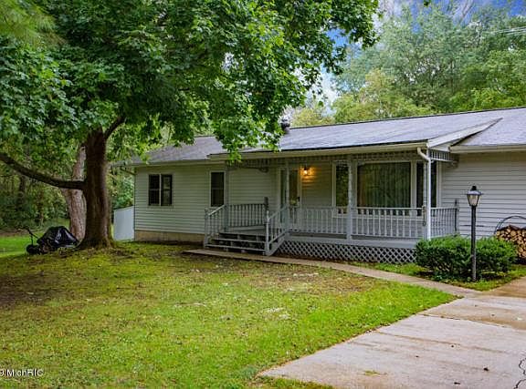 3rd image of 510 Arnold Ct