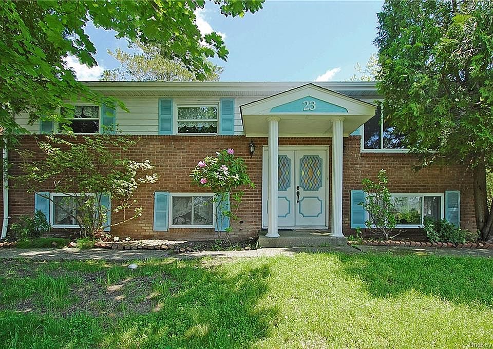 1st image of 23 Oak Dr